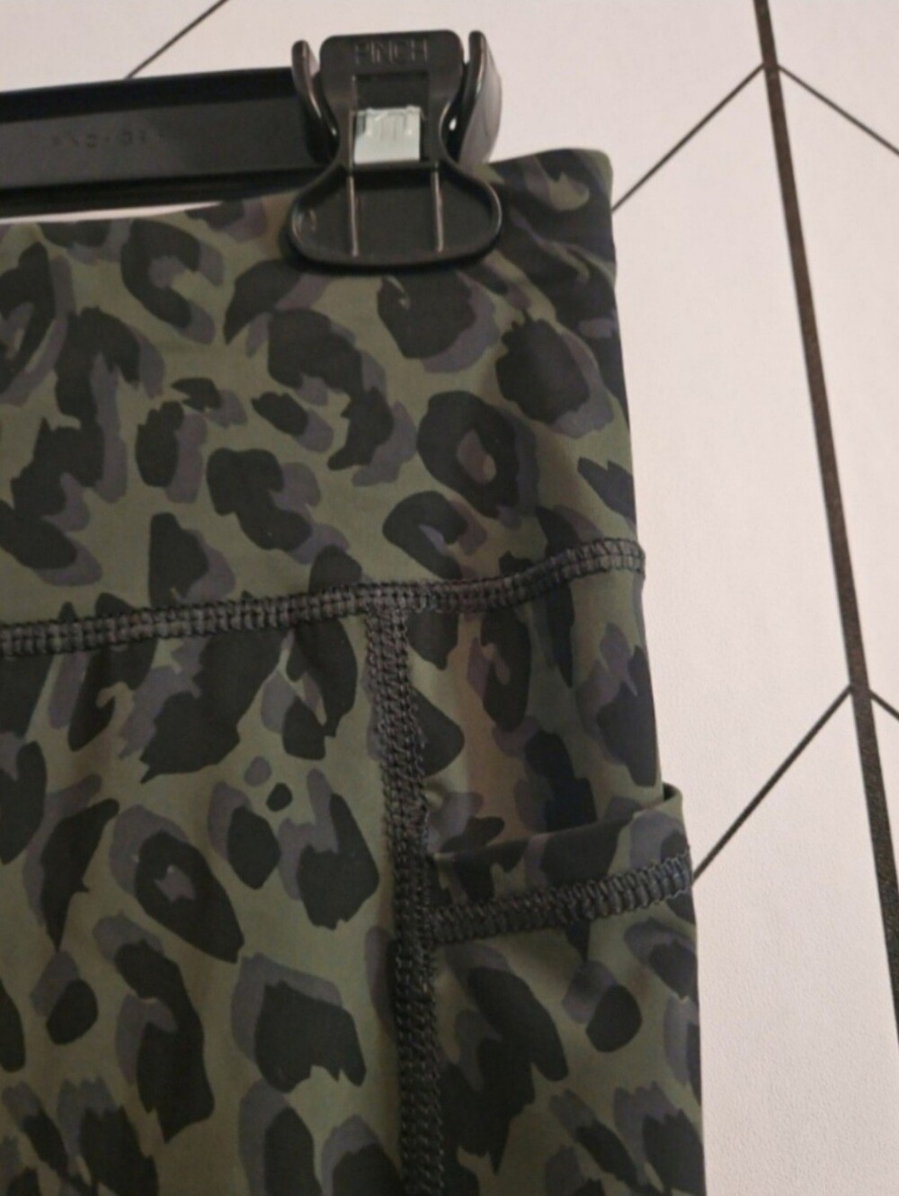 NWOT Sweaty Betty Zero Gravity Leggings, Size Medium - Picture 9 of 10
